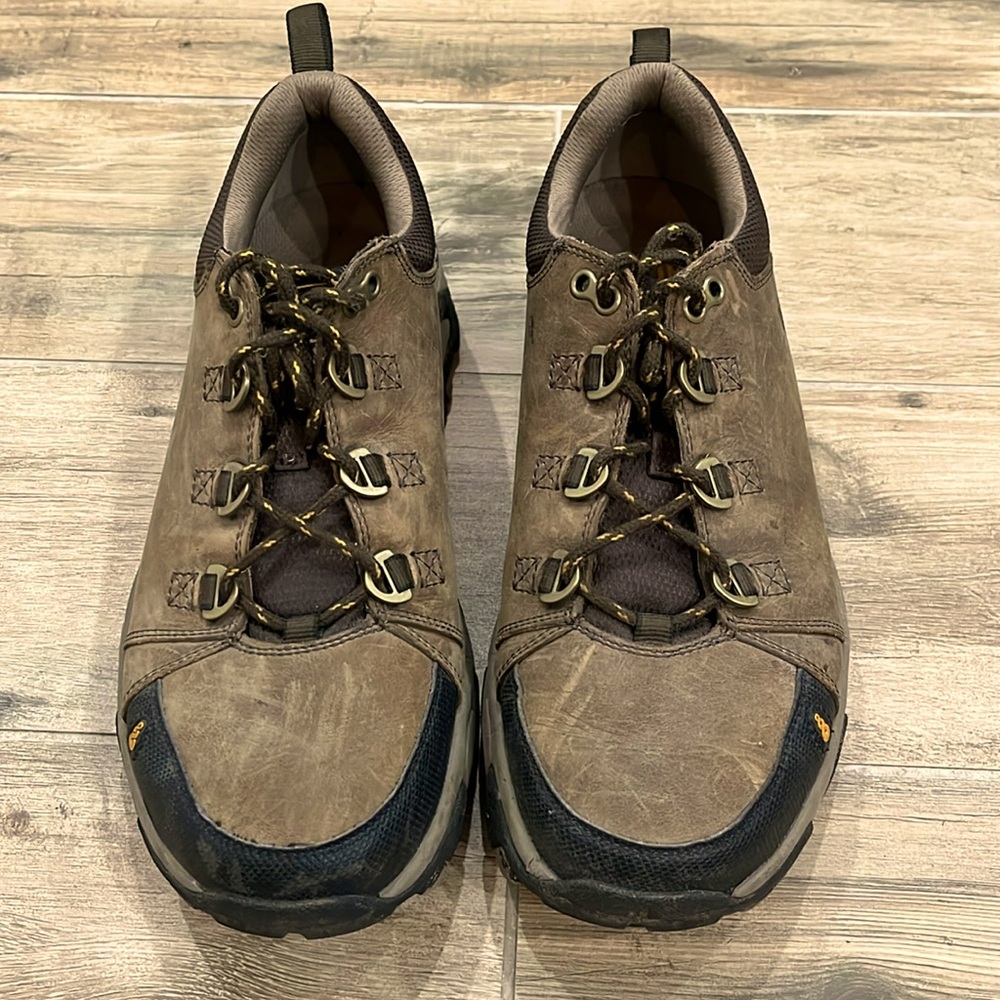 Women's Ahnu hiking boots, Size 8, Brown Leather